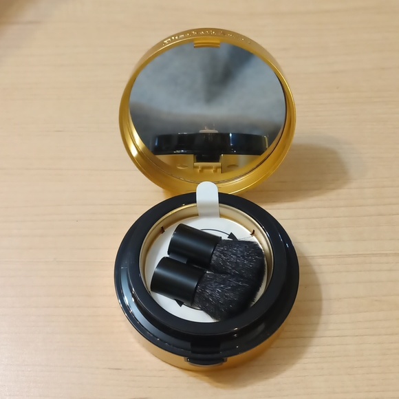 Elizabeth Arden Pure Finish Mineral Bronzing Powder Medium 01 - Picture 5 of 11